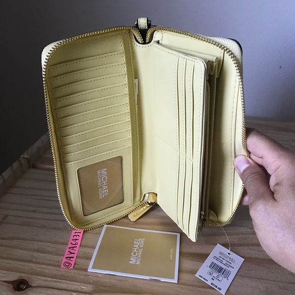 Michael Kors Wallet🎈🎈 - Picture 5 of 7